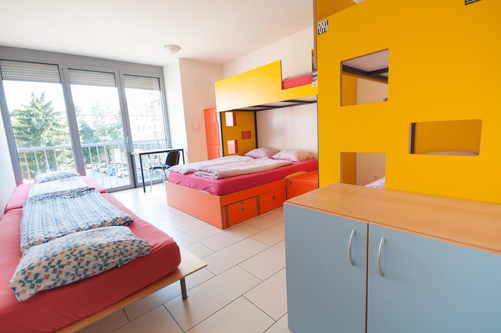 Simbol Rooms With Free Private Parking 류블랴나 객실 사진