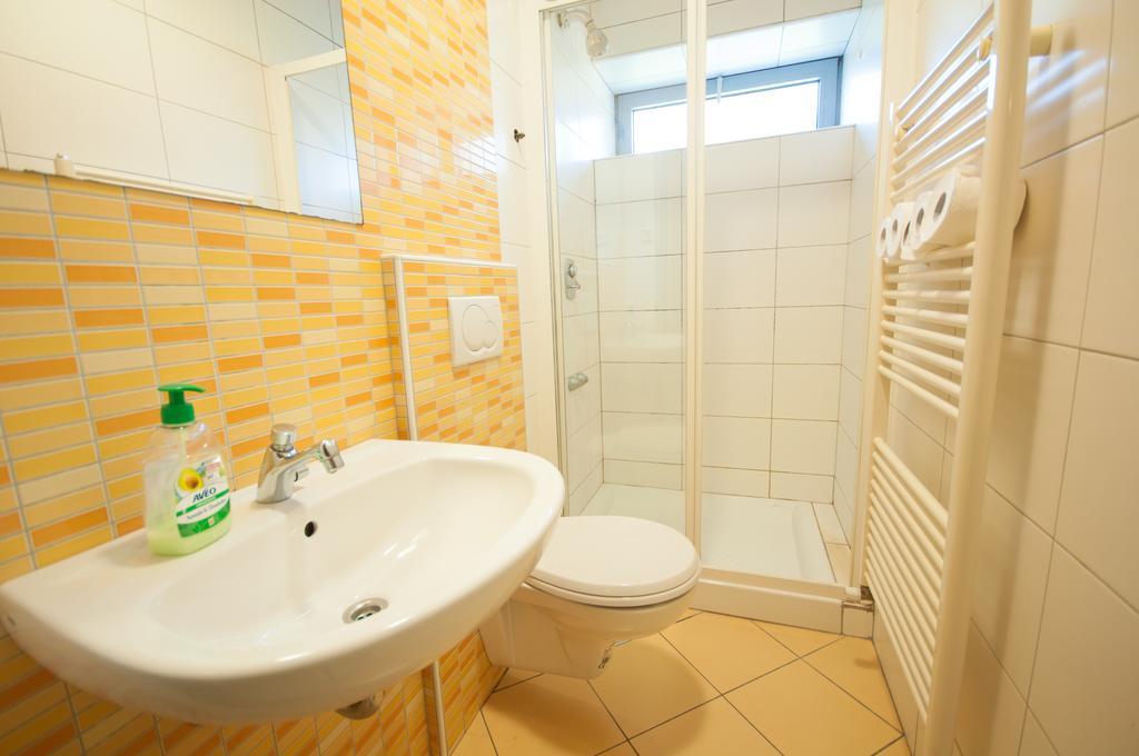 Simbol Rooms With Free Private Parking 류블랴나 객실 사진