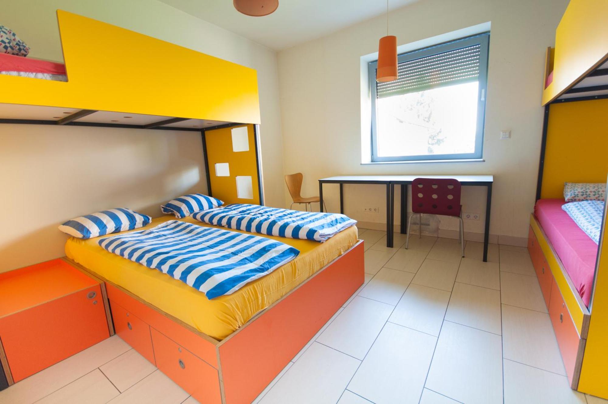 Simbol Rooms With Free Private Parking 류블랴나 객실 사진