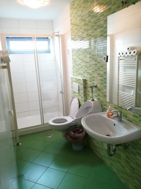 Simbol Rooms With Free Private Parking 류블랴나 외부 사진